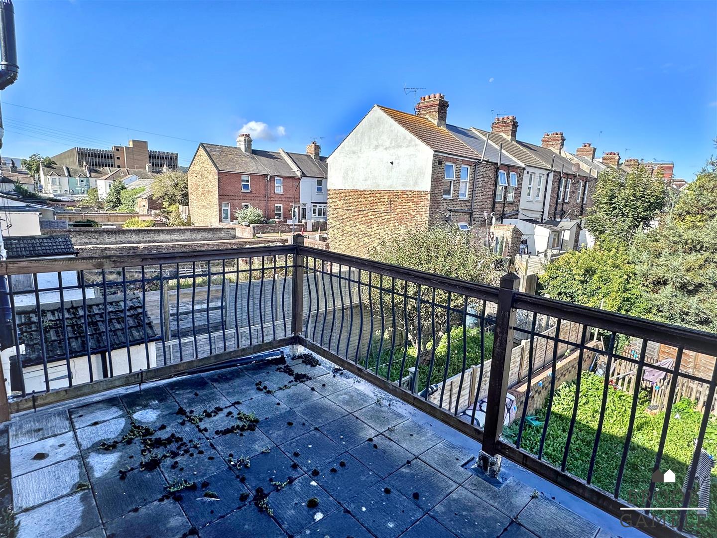 2 Bedroom House - Mid Terrace. Ashford Road in Eastbourne,  9